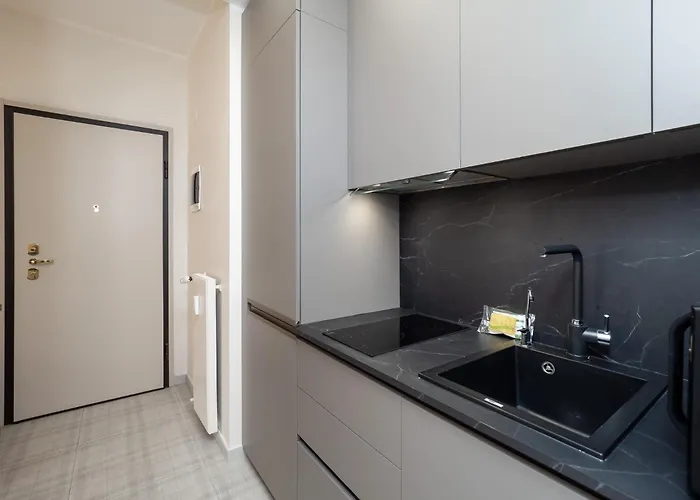 Stylish Flat With Balcony - 15 Min To Duomo 밀라노
