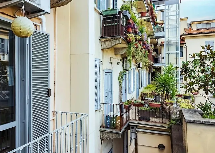 Alessandro 10 Mins Duomo * ミラノ