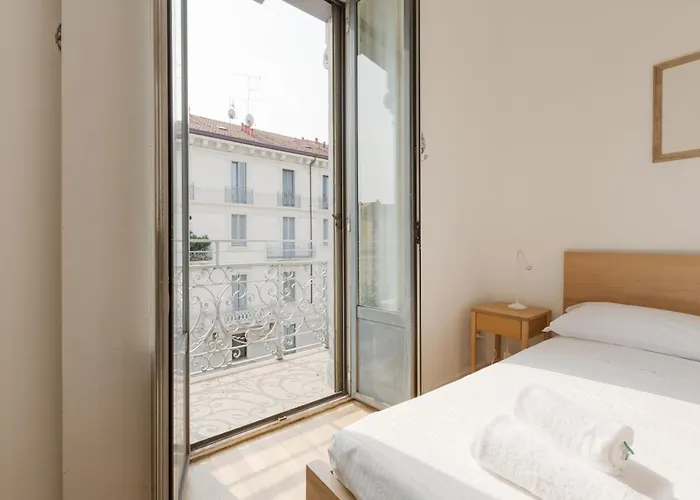 Guesthost - Garibaldi & Isola District Functional