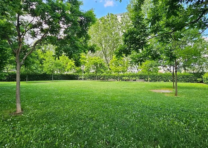 Bicocca, Free Parking, Private Garage, Metro M5 200m, Garden, Kids & Pet Friendly 밀라노