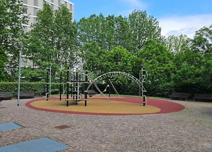 Bicocca, Free Parking, Private Garage, Metro M5 200m, Garden, Kids & Pet Friendly *