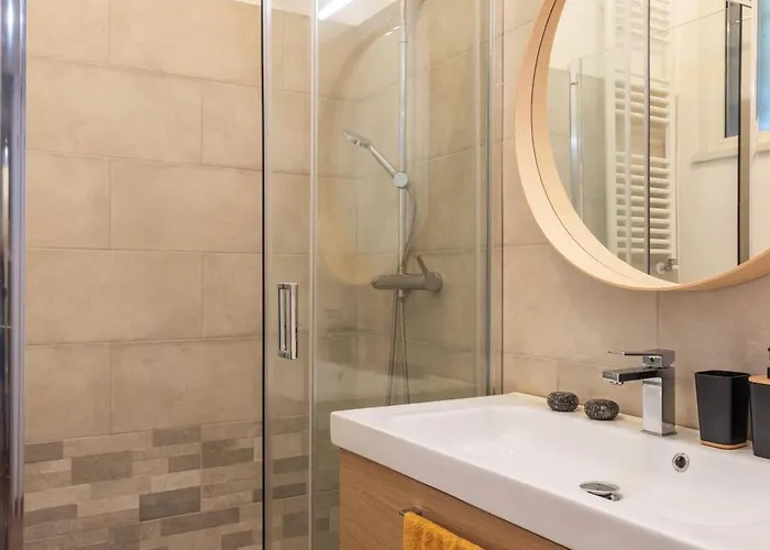 Salutati Flexyrent Ac Apartment *