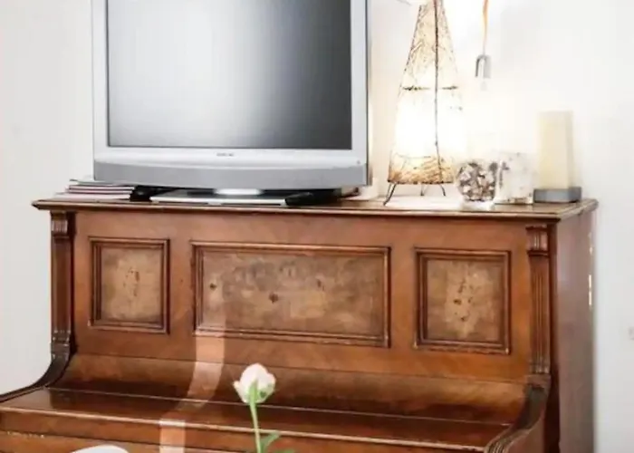 Yr Station - 5 Min Walk To Metro & Trains Appartamento