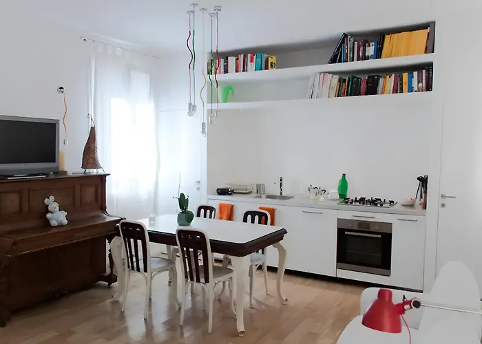 Appartamento Yr Station - 5 Min Walk To Metro & Trains Milano