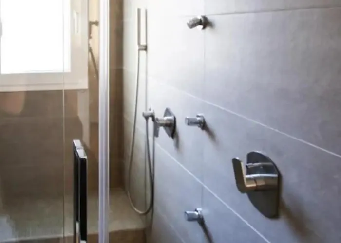 Yr Station - 5 Min Walk To Metro & Trains