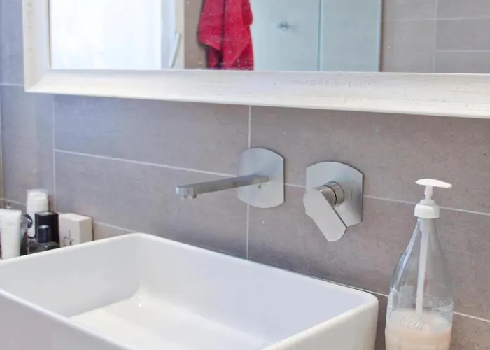 Yr Station - 5 Min Walk To Metro & Trains Appartamento *