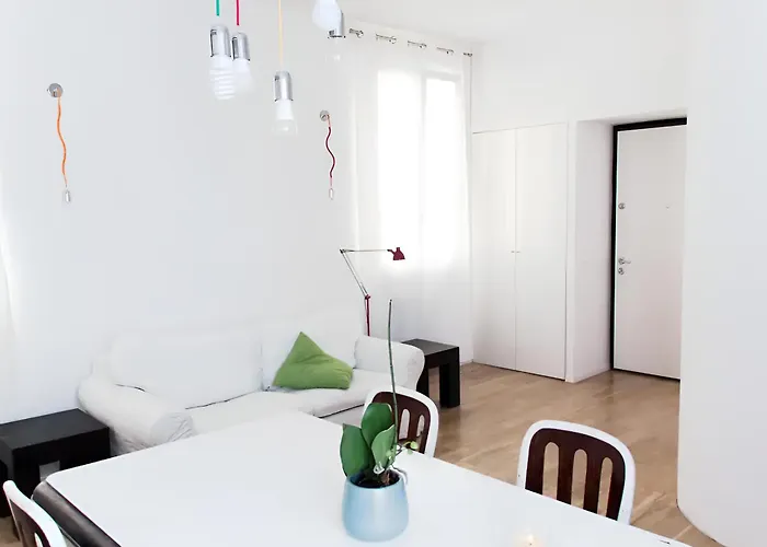 Yr Station - 5 Min Walk To Metro & Trains * Milano