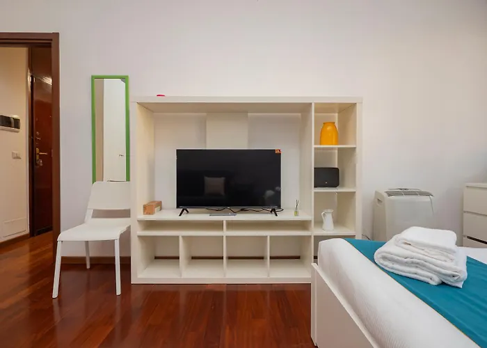 Xenia - Renovated Two-room In Fiera Area * Milán