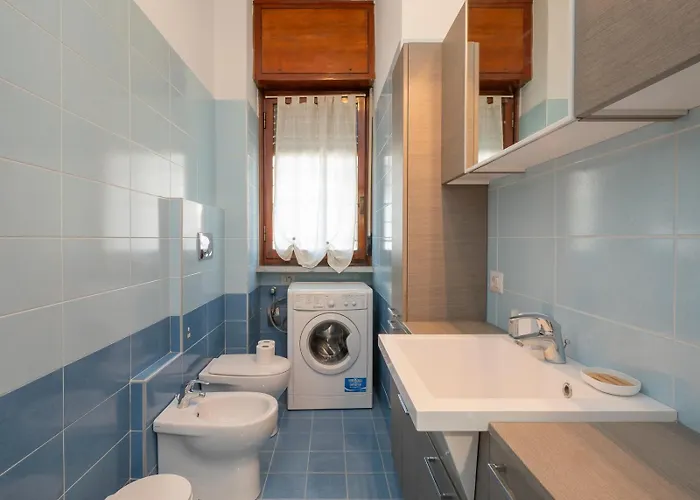 Xenia - Renovated Two-room In Fiera Area Apartmán