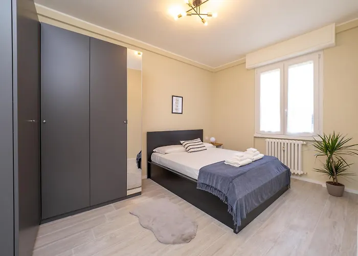 Modern 2br With Private Balcony, Steps To Metro *