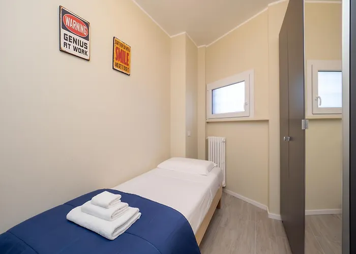 Apartment Modern 2br With Private Balcony, Steps To Metro