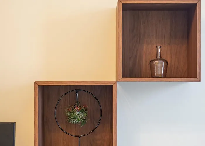 Apartment Modern 2br With Private Balcony, Steps To Metro *