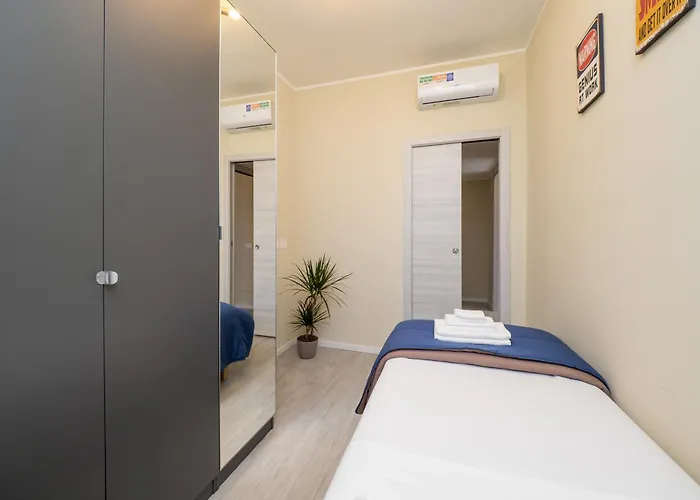 Modern 2br With Private Balcony, Steps To Metro Apartment