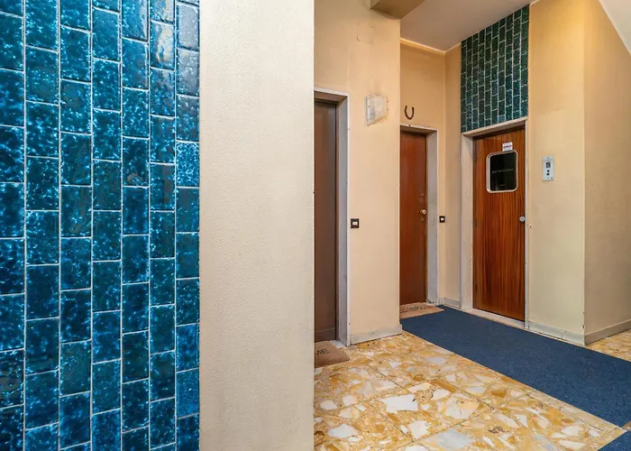 Modern 2br With Private Balcony, Steps To Metro Apartment Mailand