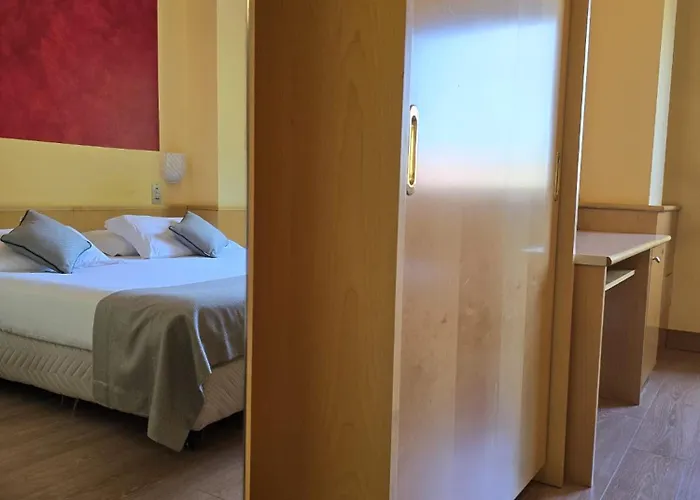 Mokinba Sant'ambroeus מלון 3*