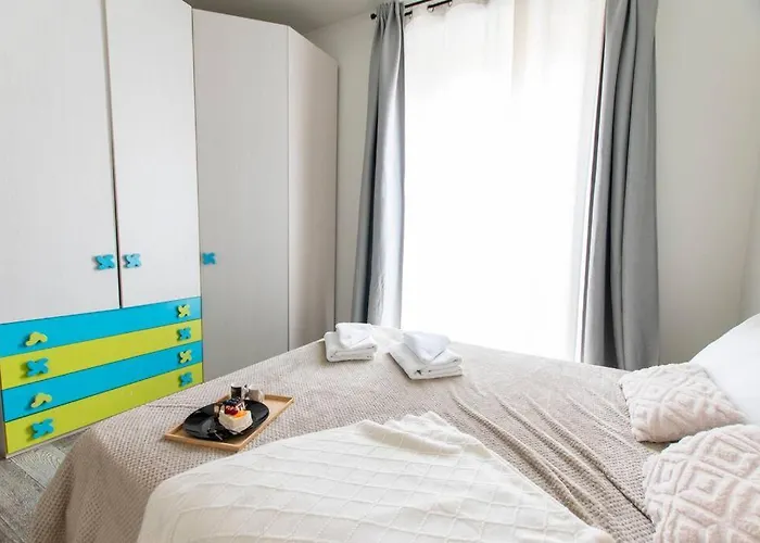 We - Sarpi House - *