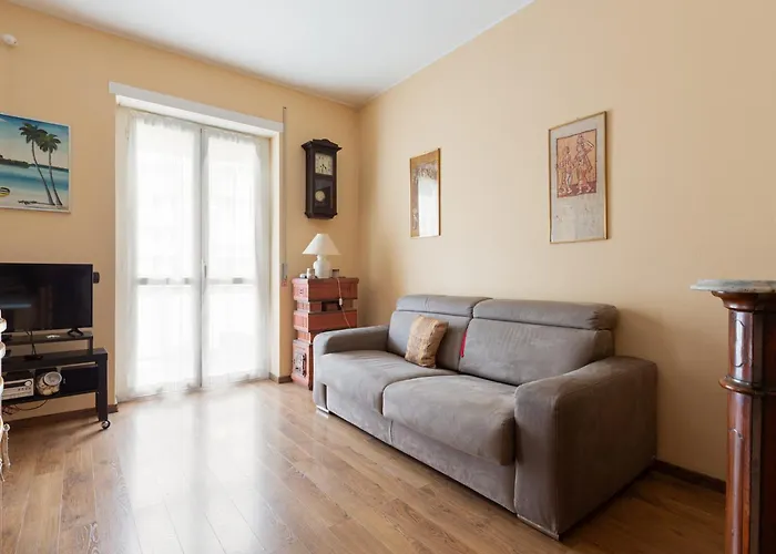 Guesthost - Bande Nere M1 Comfy With Balcony *