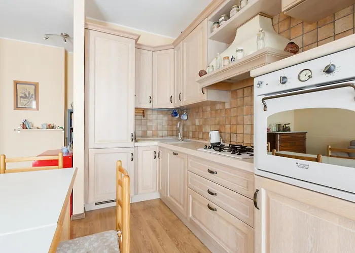 Guesthost - Bande Nere M1 Comfy With Balcony Apartmán