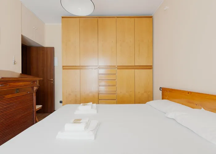 Guesthost - Bande Nere M1 Comfy With Balcony * Milano