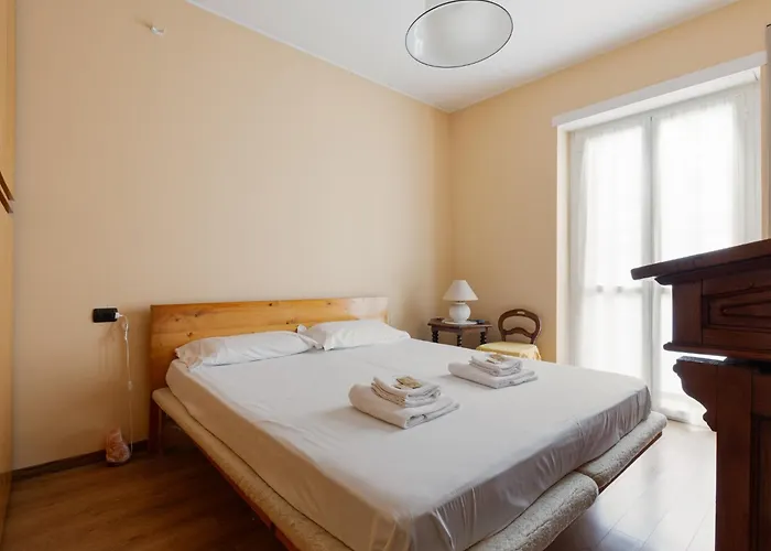 Guesthost - Bande Nere M1 Comfy With Balcony * Milano