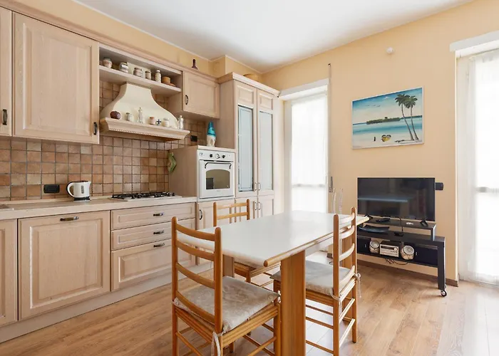 Appartamento Guesthost - Bande Nere M1 Comfy With Balcony Milano