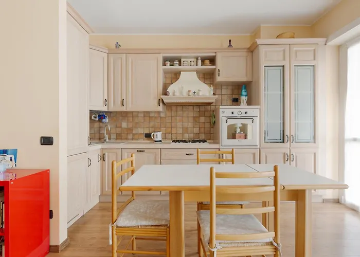 Guesthost - Bande Nere M1 Comfy With Balcony * Milano