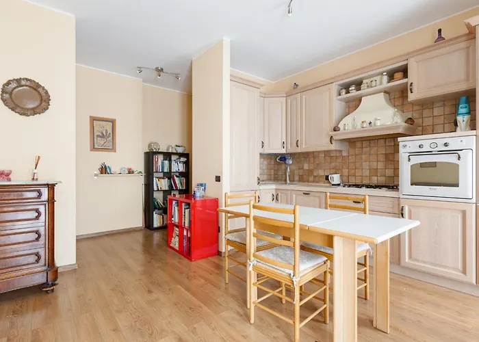 Guesthost - Bande Nere M1 Comfy With Balcony *