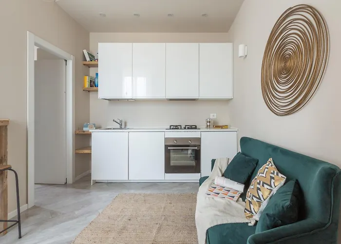 Stylish Studio, Skyline View, Modern Amenities *