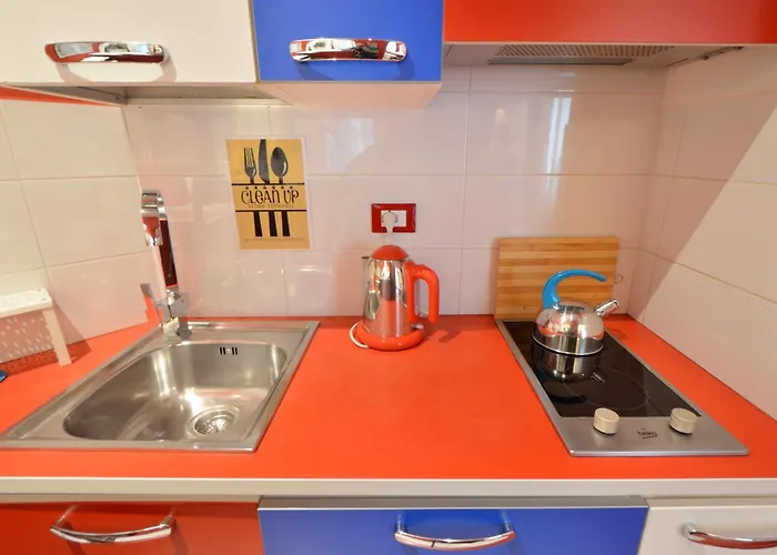 Bellissimo Mini Deluxe Di Design E A Tema Inghiterra - Potente Wi-fi Ottimo Il Collegamento Con Aeroporto Di Malpensa E Rho Fiera, Vicino A 3 Linee Metropolitane