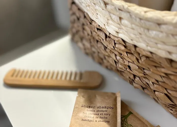 In Garibaldi Station And Self Check In 4 People Apartman *