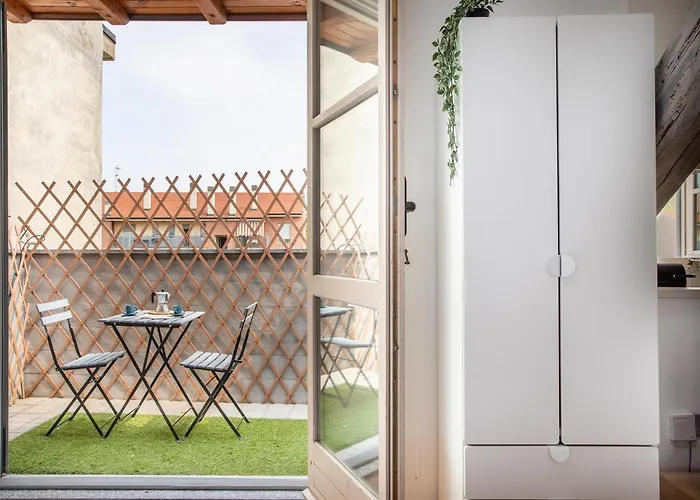 The Rent - Beautiful With Balcony In Porta Romana Apartment