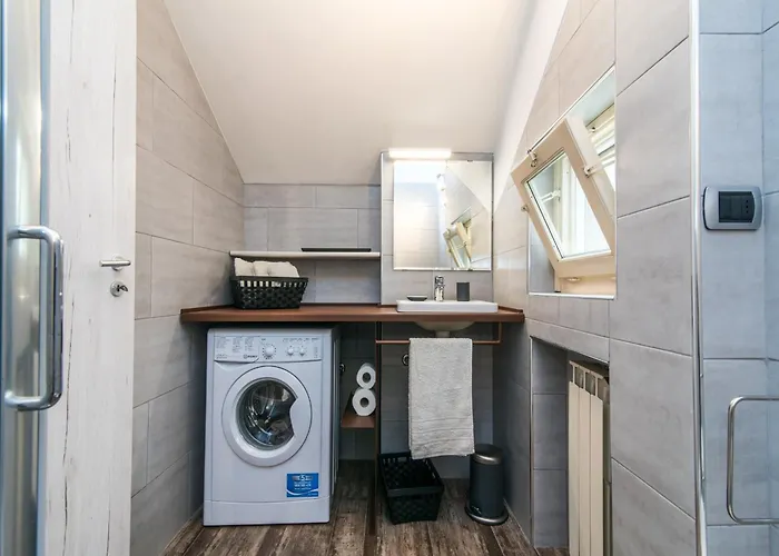 Apartment The Rent - Beautiful With Balcony In Porta Romana