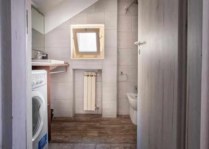 The Rent - Beautiful With Balcony In Porta Romana *