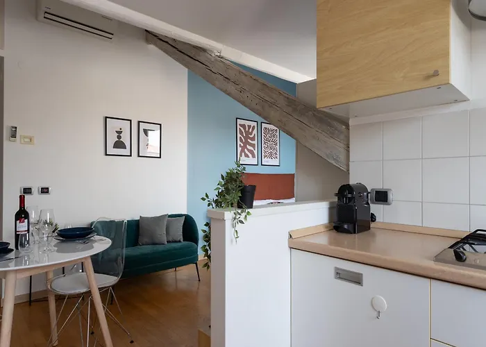 The Rent - Beautiful With Balcony In Porta Romana Apartment *