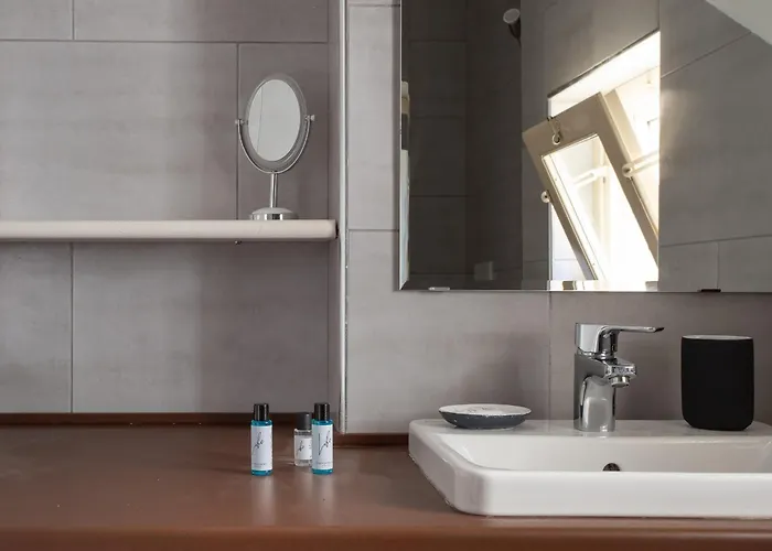 The Rent - Beautiful With Balcony In Porta Romana *