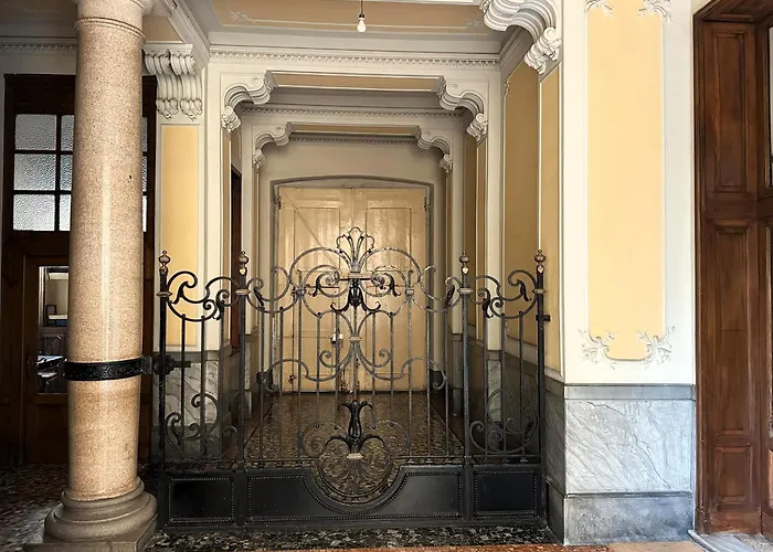 In Historic Building- Porta Venezia 아파트