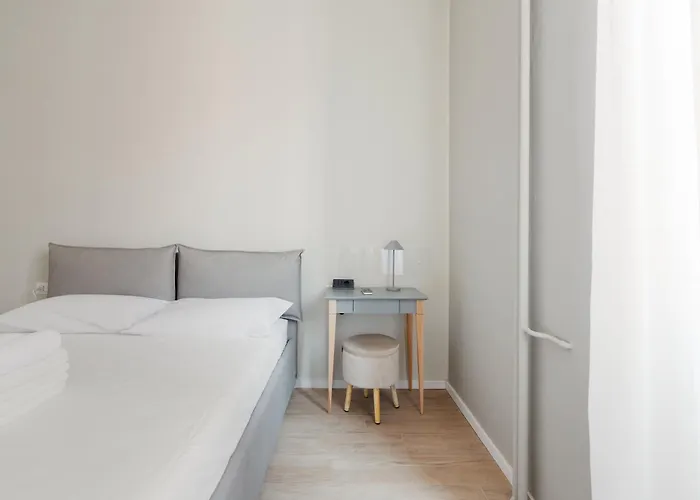 Guesthost - Washington Modern *