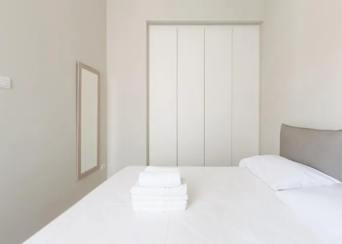 Guesthost - Washington Modern *