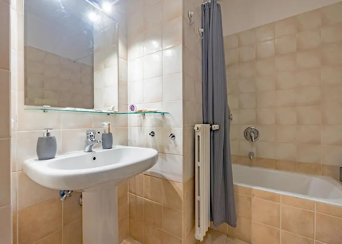 Arcimboldi Terrace - Parking Private Included, Free Wifi & Ac * Milão