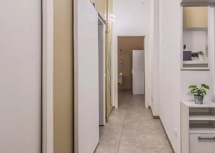 Spacious Hub, Metro At Doorstep M1 And M2 1 Min Милан