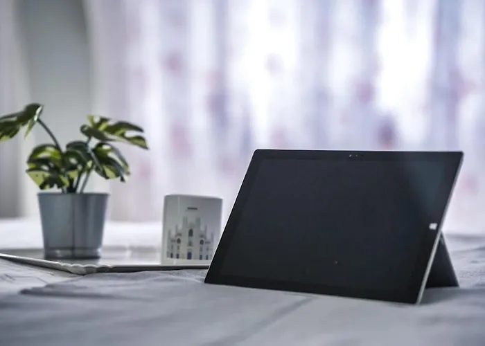 Spacious Hub, Metro At Doorstep M1 And M2 1 Min Апартаменты *