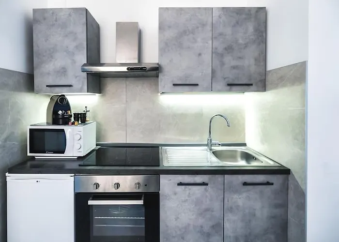 Апартаменты Spacious Hub, Metro At Doorstep M1 And M2 1 Min *