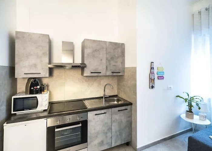 Spacious Hub, Metro At Doorstep M1 And M2 1 Min * Милан