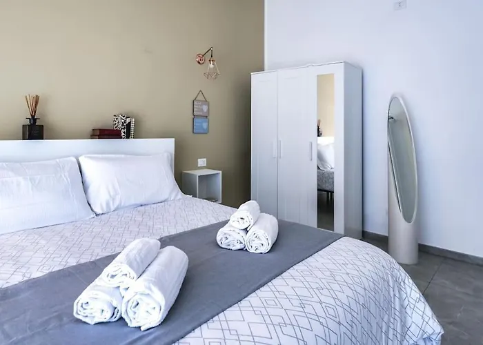 Spacious Hub, Metro At Doorstep M1 And M2 1 Min