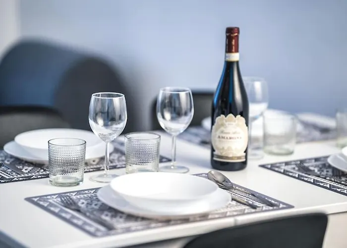 Spacious Hub, Metro At Doorstep M1 And M2 1 Min Апартаменты