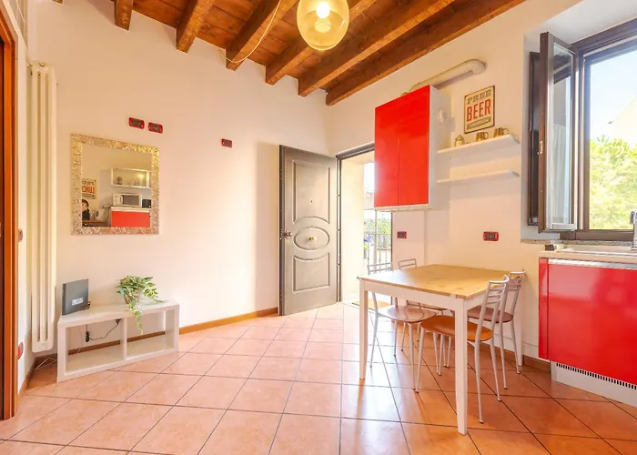 Guest Planet - Rosso - Navigli Area Milán