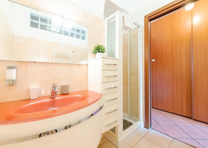 Guest Planet - Rosso - Navigli Area