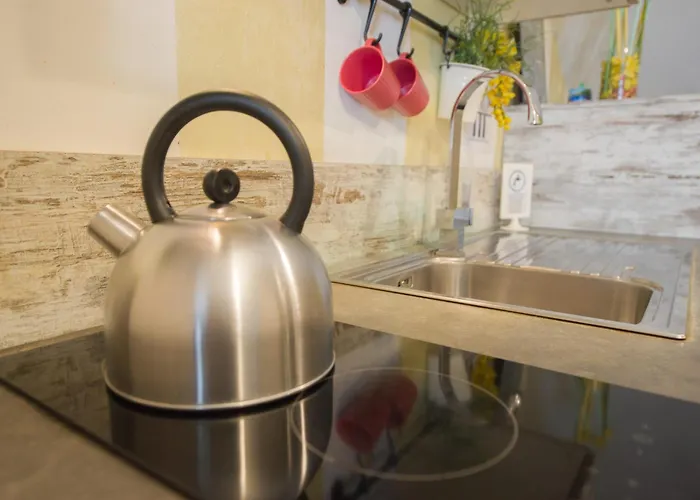 Amazing Attic Max 10 People With Parking & Wifi, Near To 3 Tram Lines And To The Metro - Well Connected To Airports And To The Train Station Milán