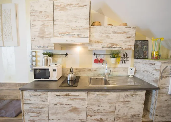 Amazing Attic Max 10 People With Parking & Wifi, Near To 3 Tram Lines And To The Metro - Well Connected To Airports And To The Train Station Διαμέρισμα Μιλάνο