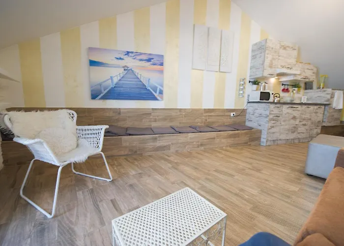 Apartment Amazing Attic Max 10 People With Parking & Wifi, Near To 3 Tram Lines And To The Metro - Well Connected To Airports And To The Train Station Milan